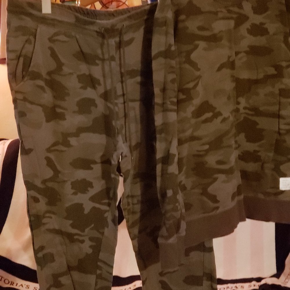 Camouflage jogger suit/set